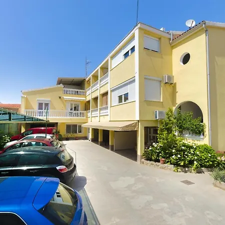 And Lotus Apartman *