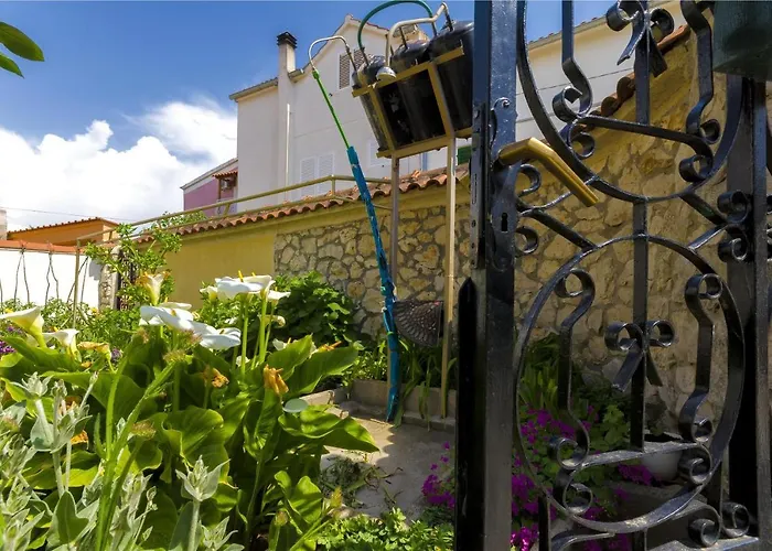 And Lotus 아파트 Tribalj