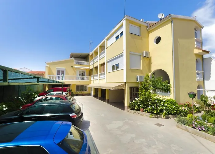 And Lotus Lejlighed *